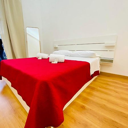 Amica Taranto In Piazza Apartamento Exterior foto